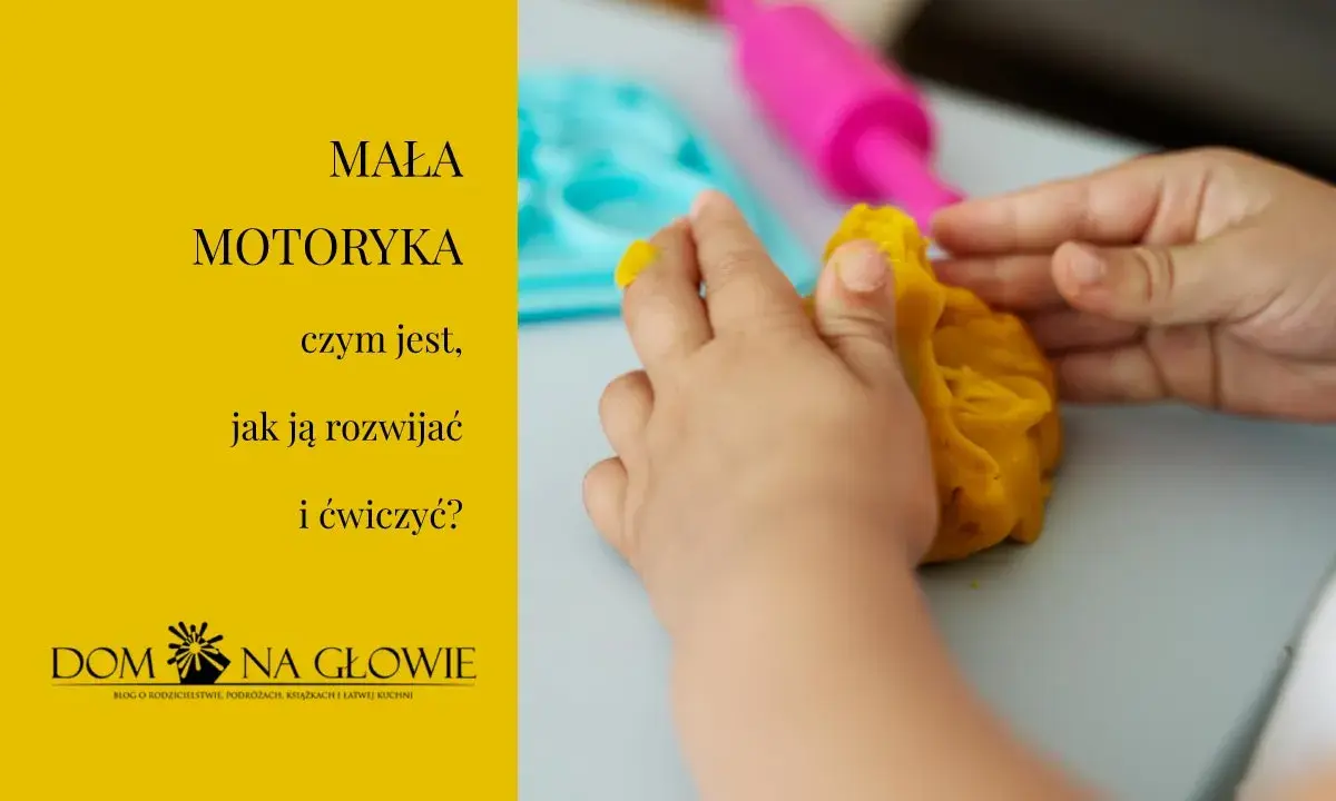 Dziecko bawi się masą plastyczną, rozwijając motorykę małą. Zabawy paluszkami to świetne ćwiczenia.