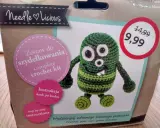 Zestaw do szydełkowania "Needlelicious" zawiera wszystko, co jest potrzebne do stworzenia własnego zielonego potworka.