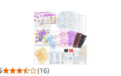 Zestaw do tworzenia etui na telefon DIY: foremki, tubki z kremem, suszone kwiaty, plastry cytryny, przezroczyste etui.