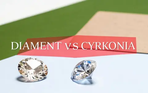 Dwa błyszczące kamienie, jeden przypominający diament, drugi cyrkonię, na tle napisu "DIAMENT VS CYRKONIA". Cyrkon właściwości są porównywane.