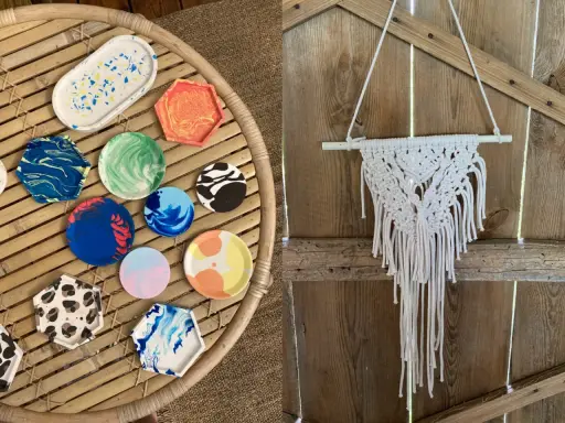 Kolorowe, ręcznie robione podstawki i makrama. Handmade to znaczy unikatowe, z pasją wykonane przedmioty.