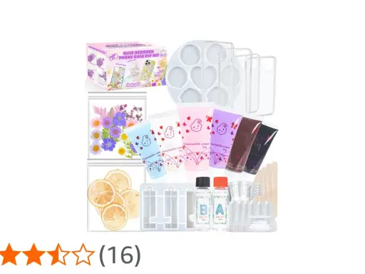 Zestaw do tworzenia etui na telefon DIY: foremki, tubki z kremem, suszone kwiaty, plastry cytryny, przezroczyste etui.