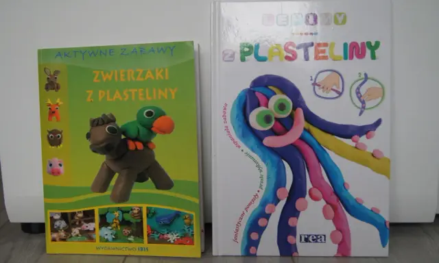 Dwie książki o tworzeniu zwierzątek i innych rzeczy z plasteliny. Jedna z nich przedstawia konika z ptaszkiem, druga zaś kolorową ośmiornicę.